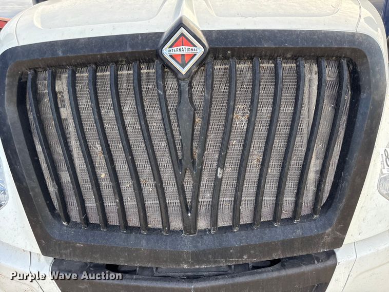 image for item YA1340 2019 International LT625 semi truck