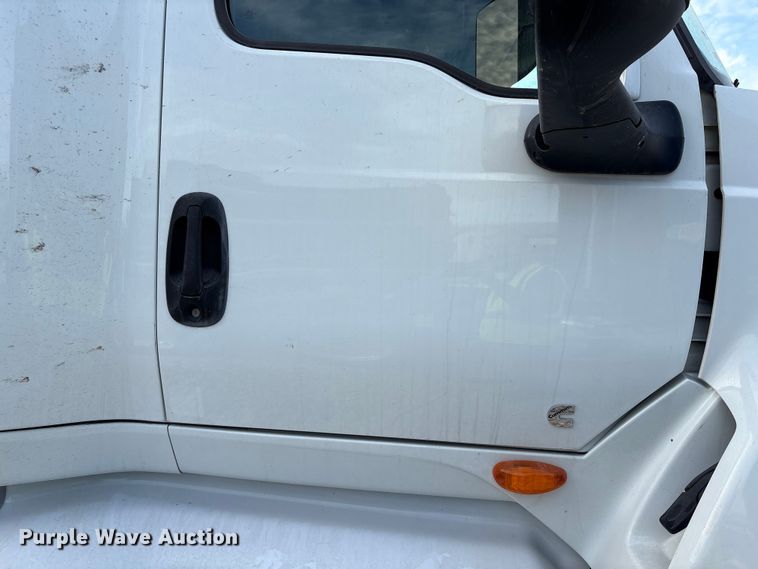 image for item YA1340 2019 International LT625 semi truck
