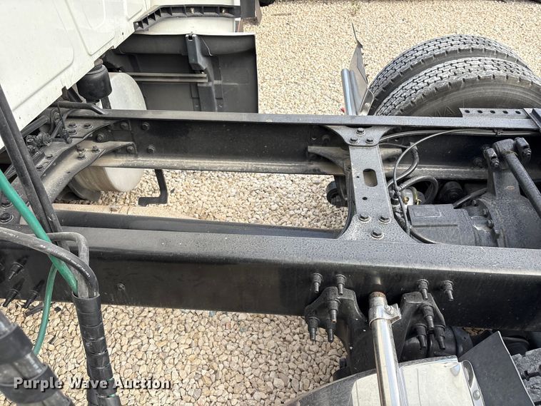 image for item YA1340 2019 International LT625 semi truck