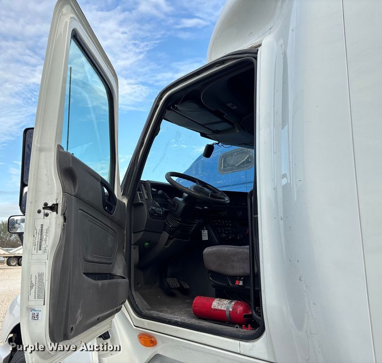 image for item YA1340 2019 International LT625 semi truck