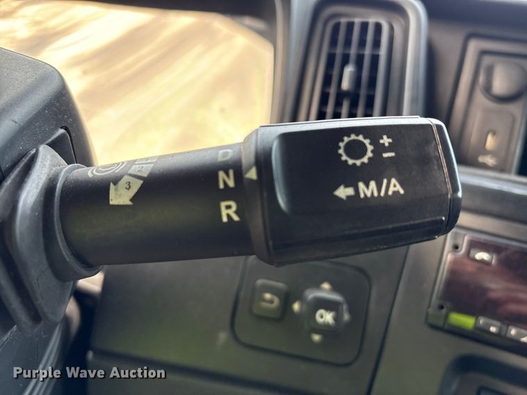 image for item YA1340 2019 International LT625 semi truck