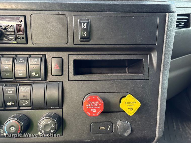 image for item YA1340 2019 International LT625 semi truck