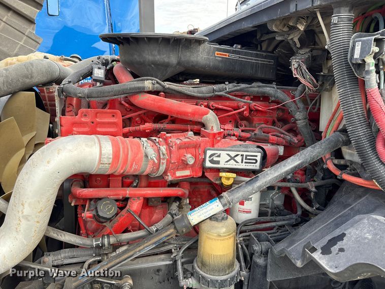 image for item YA1340 2019 International LT625 semi truck