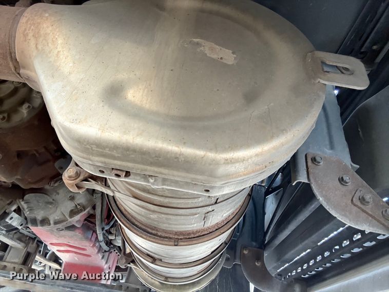 image for item YA1340 2019 International LT625 semi truck