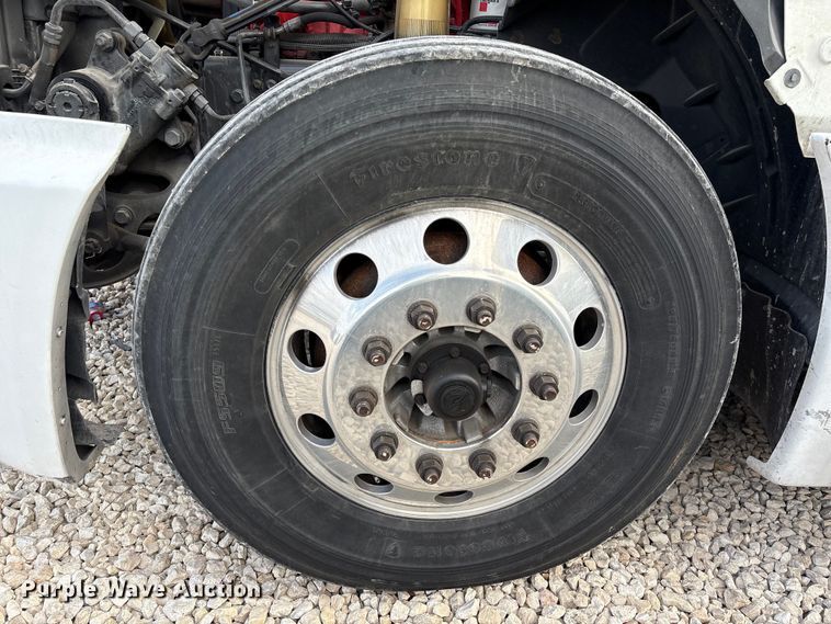 image for item YA1340 2019 International LT625 semi truck