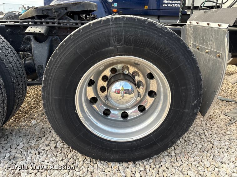 image for item YA1340 2019 International LT625 semi truck