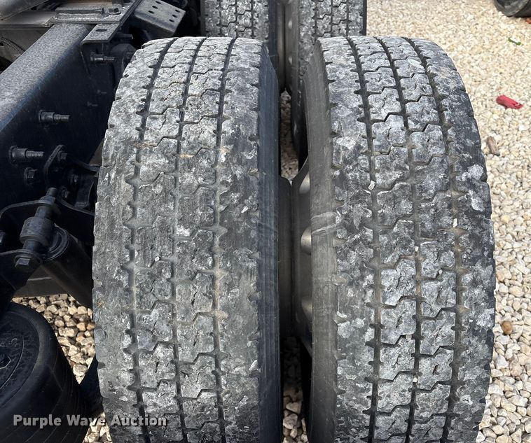 image for item YA1340 2019 International LT625 semi truck