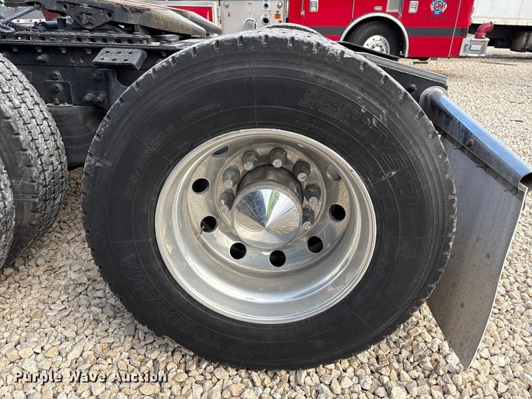 image for item YA1340 2019 International LT625 semi truck