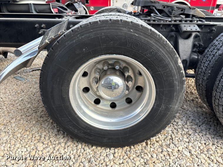 image for item YA1340 2019 International LT625 semi truck