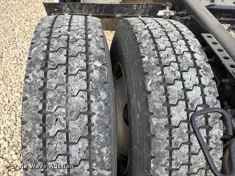 image for item YA1340 2019 International LT625 semi truck