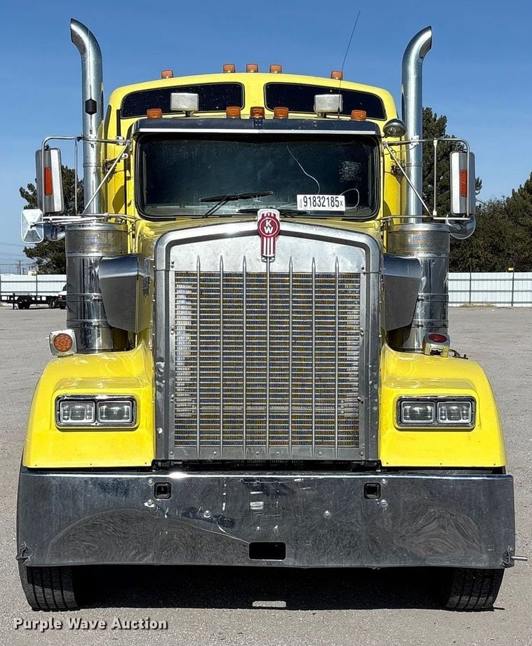 image for item YA1494 2004 Kenworth W900 semi truck