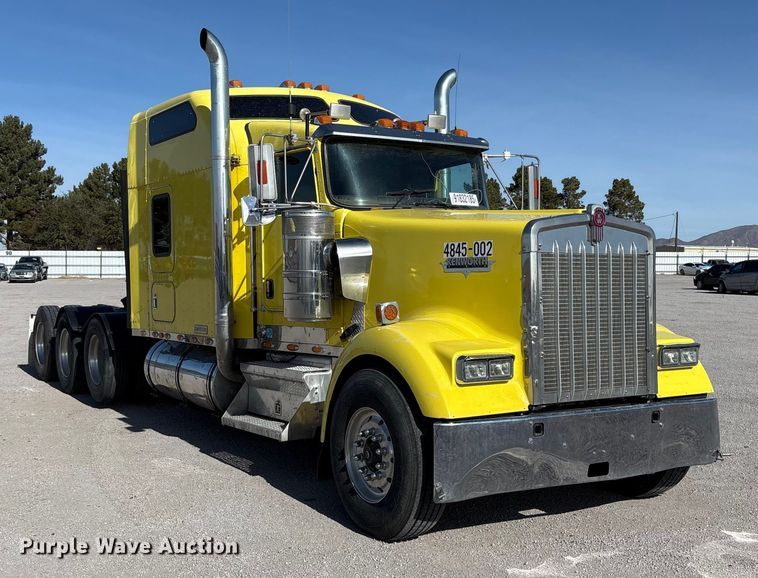 image for item YA1494 2004 Kenworth W900 semi truck
