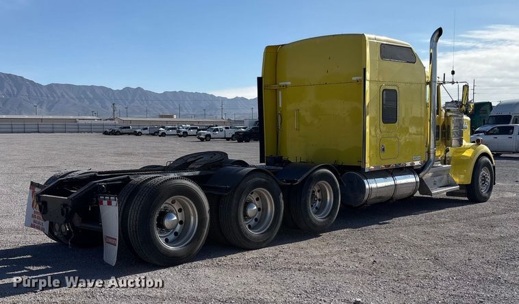 image for item YA1494 2004 Kenworth W900 semi truck