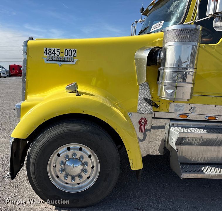 image for item YA1494 2004 Kenworth W900 semi truck