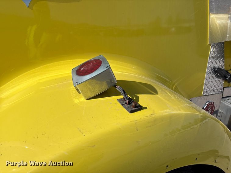 image for item YA1494 2004 Kenworth W900 semi truck