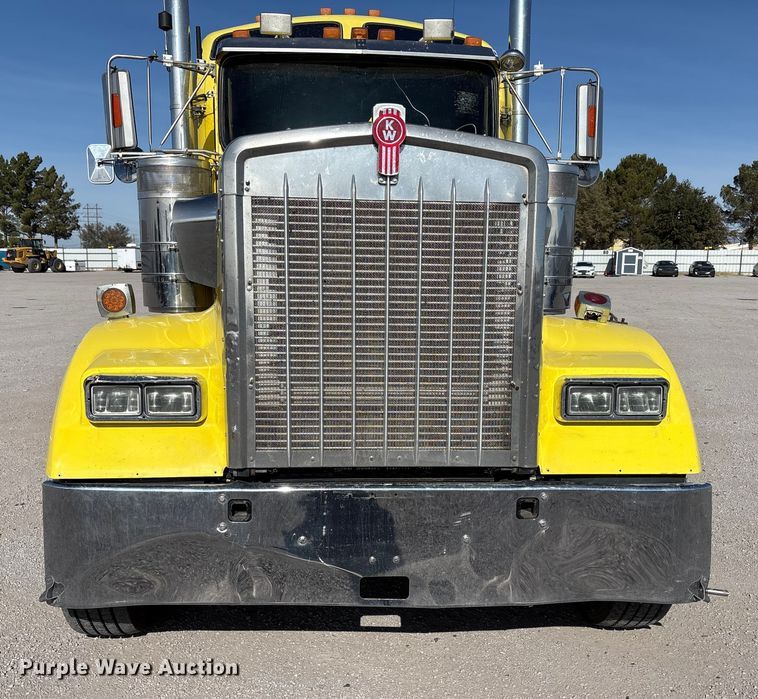 image for item YA1494 2004 Kenworth W900 semi truck