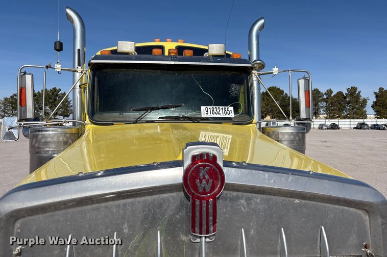 image for item YA1494 2004 Kenworth W900 semi truck