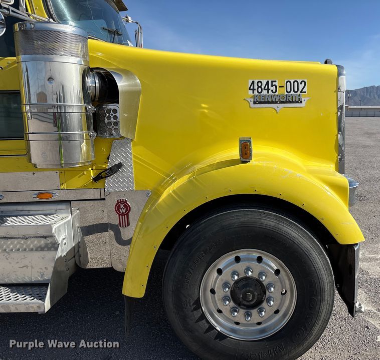 image for item YA1494 2004 Kenworth W900 semi truck