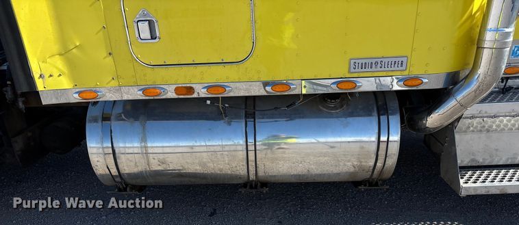 image for item YA1494 2004 Kenworth W900 semi truck