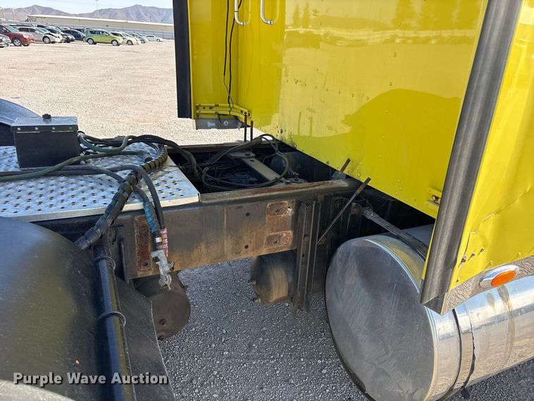 image for item YA1494 2004 Kenworth W900 semi truck