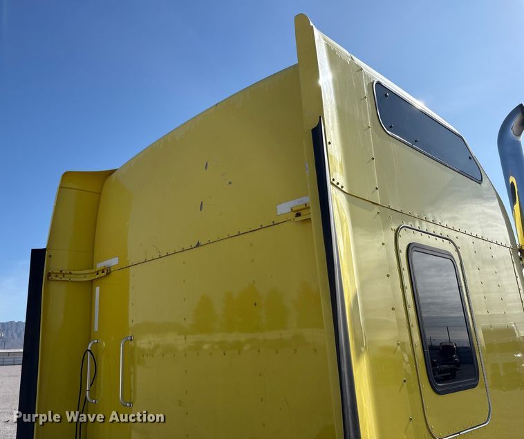 image for item YA1494 2004 Kenworth W900 semi truck