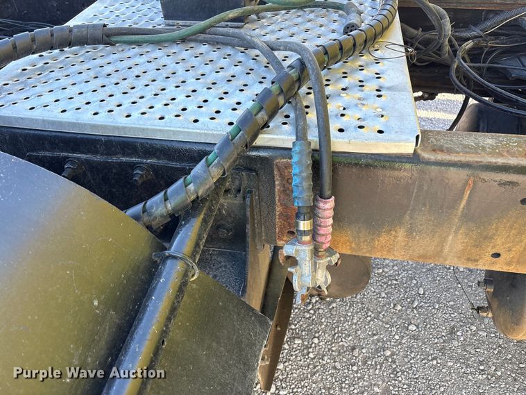 image for item YA1494 2004 Kenworth W900 semi truck