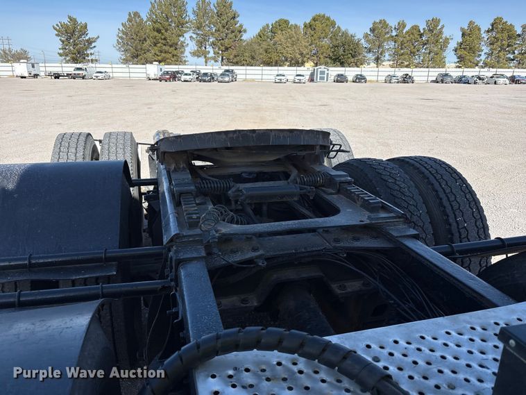 image for item YA1494 2004 Kenworth W900 semi truck