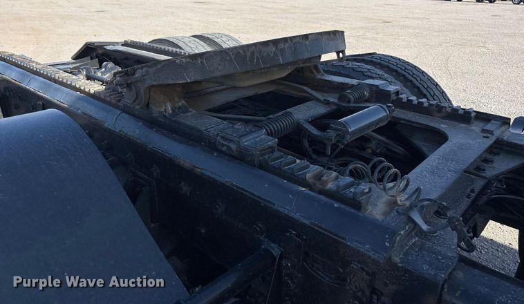 image for item YA1494 2004 Kenworth W900 semi truck