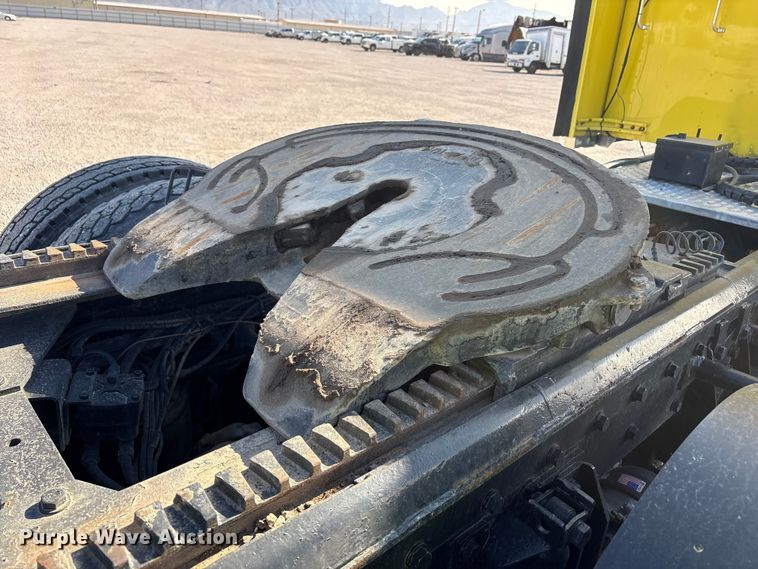 image for item YA1494 2004 Kenworth W900 semi truck