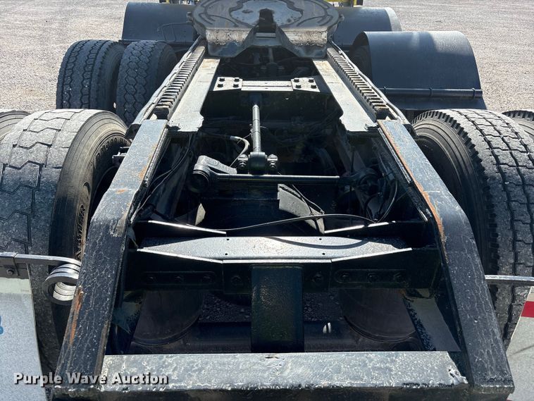 image for item YA1494 2004 Kenworth W900 semi truck