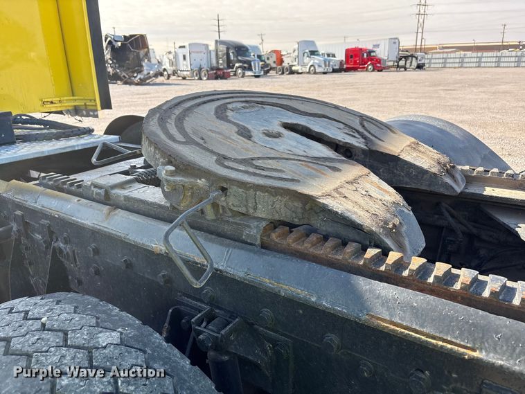 image for item YA1494 2004 Kenworth W900 semi truck