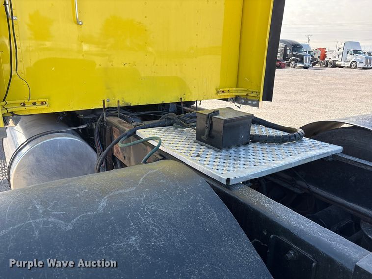 image for item YA1494 2004 Kenworth W900 semi truck