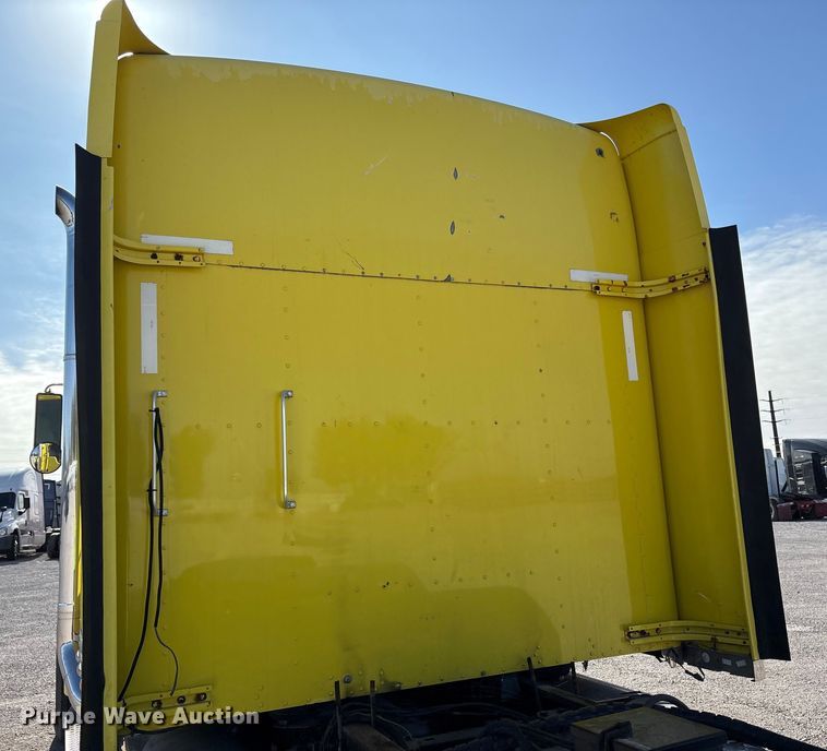 image for item YA1494 2004 Kenworth W900 semi truck