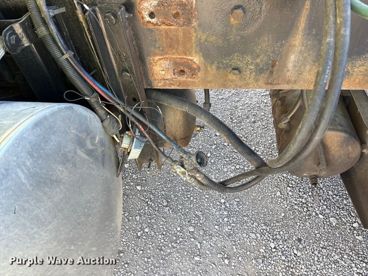 image for item YA1494 2004 Kenworth W900 semi truck