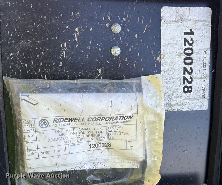 image for item YA1494 2004 Kenworth W900 semi truck