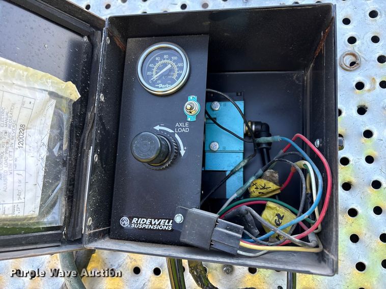 image for item YA1494 2004 Kenworth W900 semi truck