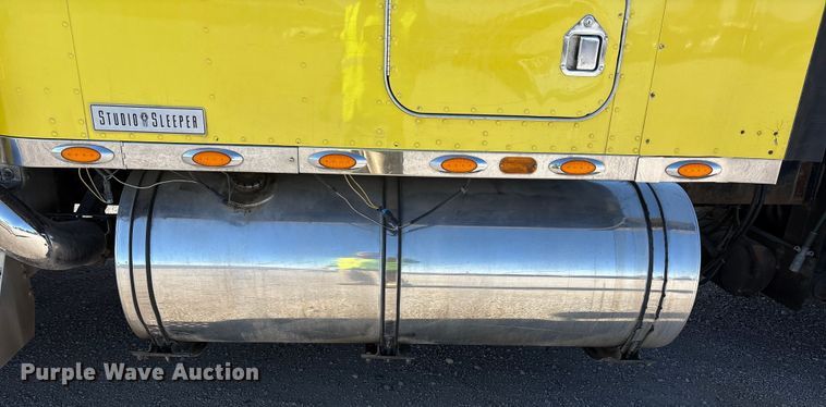 image for item YA1494 2004 Kenworth W900 semi truck