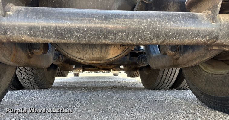 image for item YA1494 2004 Kenworth W900 semi truck