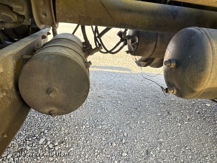 image for item YA1494 2004 Kenworth W900 semi truck