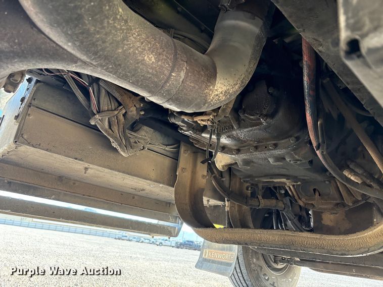 image for item YA1494 2004 Kenworth W900 semi truck