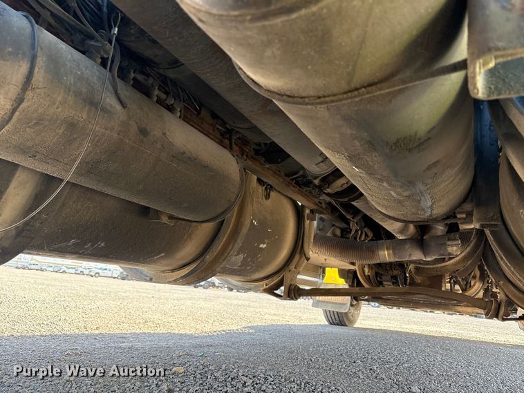 image for item YA1494 2004 Kenworth W900 semi truck