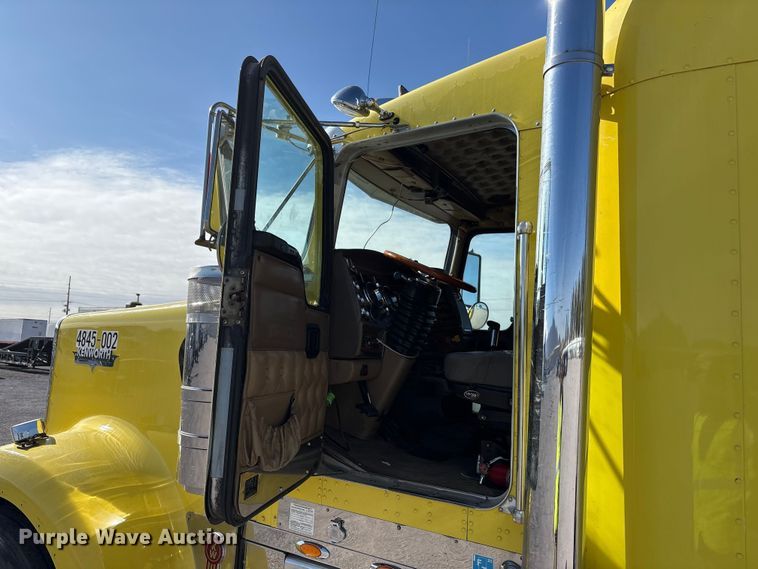 image for item YA1494 2004 Kenworth W900 semi truck