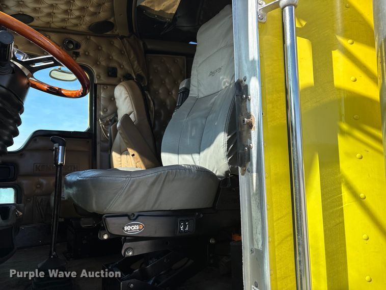 image for item YA1494 2004 Kenworth W900 semi truck