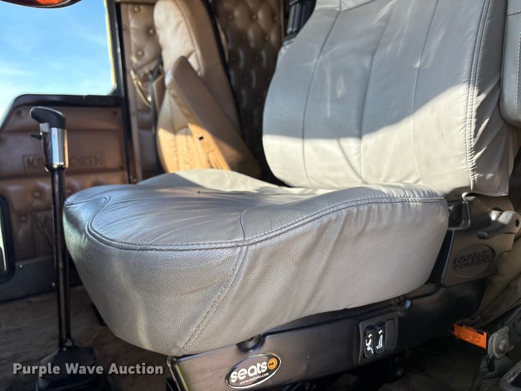 image for item YA1494 2004 Kenworth W900 semi truck