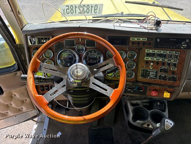 image for item YA1494 2004 Kenworth W900 semi truck