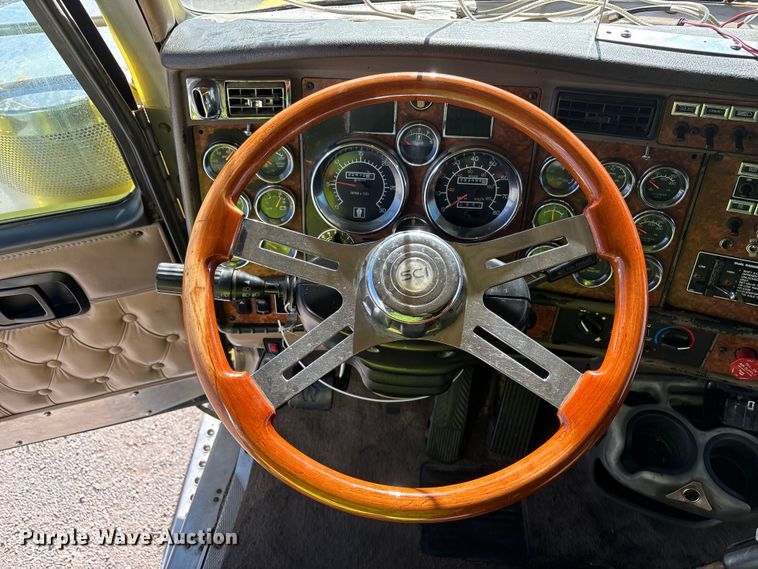 image for item YA1494 2004 Kenworth W900 semi truck