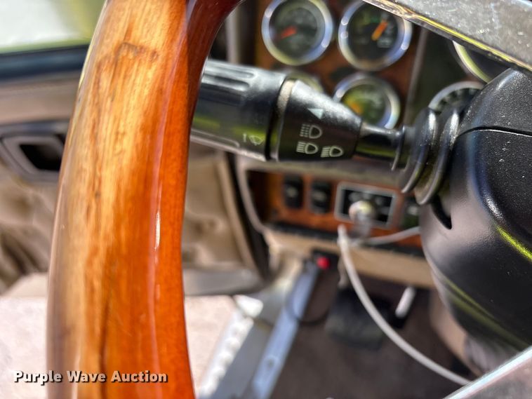 image for item YA1494 2004 Kenworth W900 semi truck