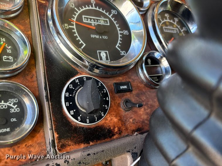 image for item YA1494 2004 Kenworth W900 semi truck