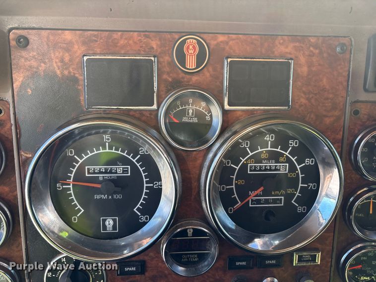 image for item YA1494 2004 Kenworth W900 semi truck