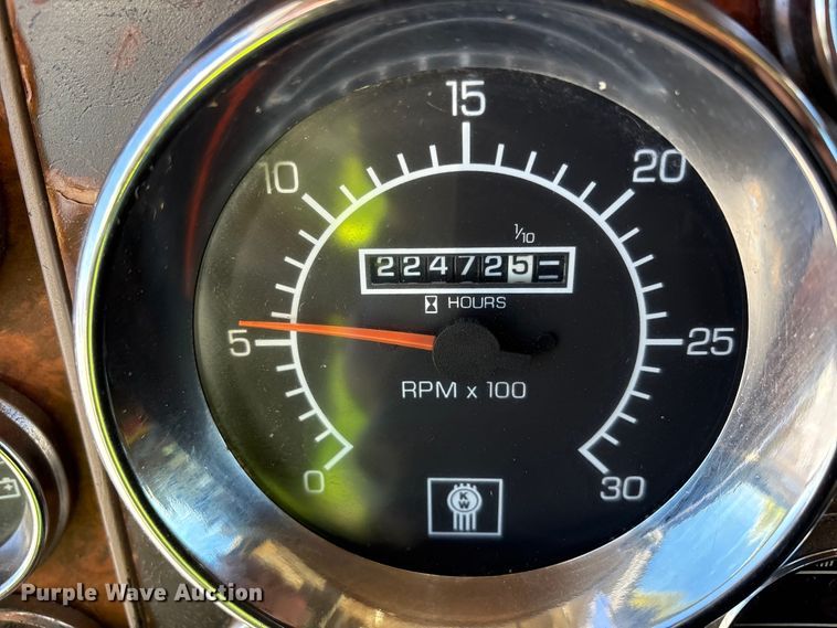 image for item YA1494 2004 Kenworth W900 semi truck